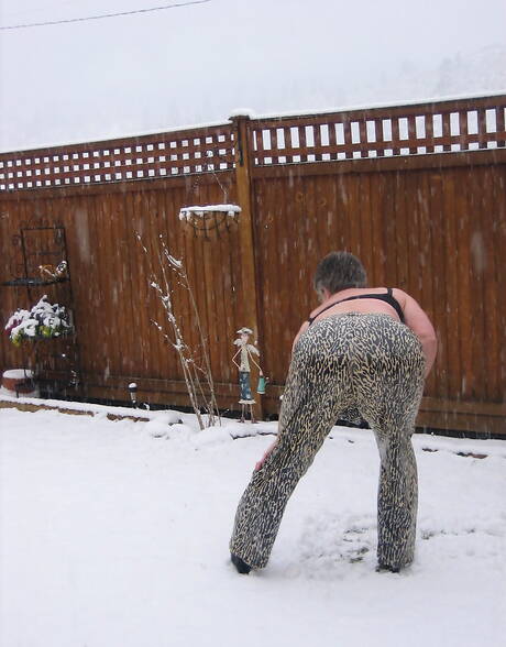 TAC Amateurs are excited to present you with xxx gallery showcasing Girdle Goddess showing superb shape