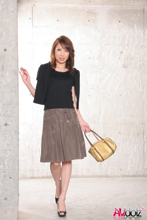 AV Idolz pleased to share with you a free picture gallery with Mika Ito demonstrating well-done form