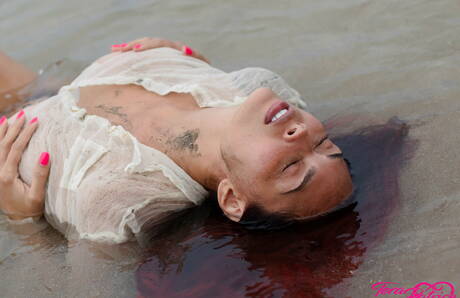 Tera Patrick are excited to present you with a xxx photo gallery showcasing Tera Patrick showing amazing shape