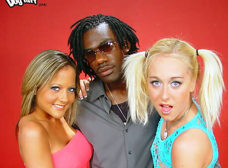 Blacks on Blondes offers a free photo gallery with Goldie Sophie in sex scene with amazing groupsex action